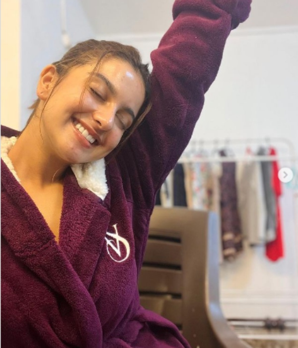 கண்கலங்கிய தோழி