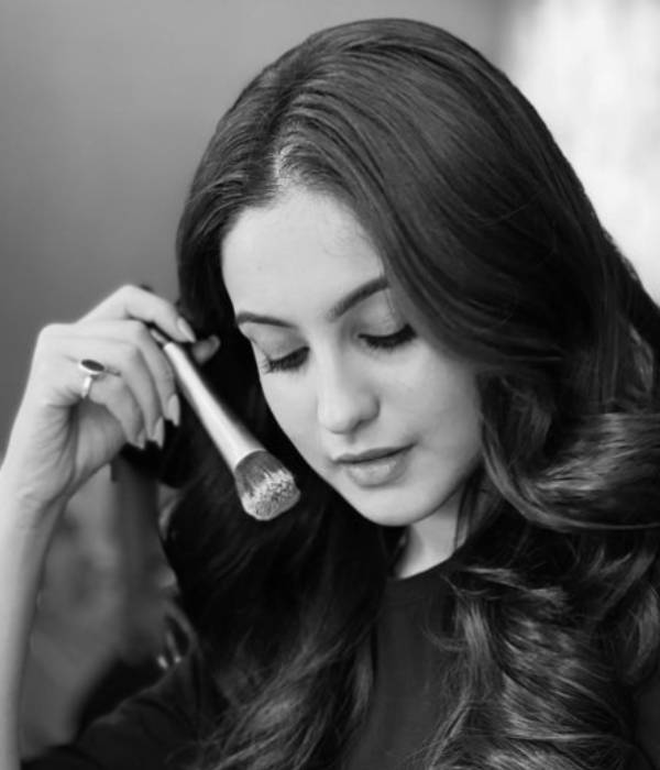 நடிகை துனிஷா சர்மா