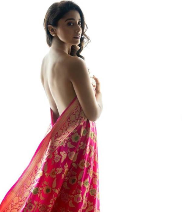 கிரணுக்கு போட்டி கவர்ச்சி 