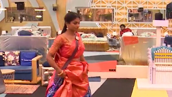 பாத்ரூமுக்குள் ஓடி 