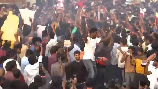 நண்பர்கள் வேதனை