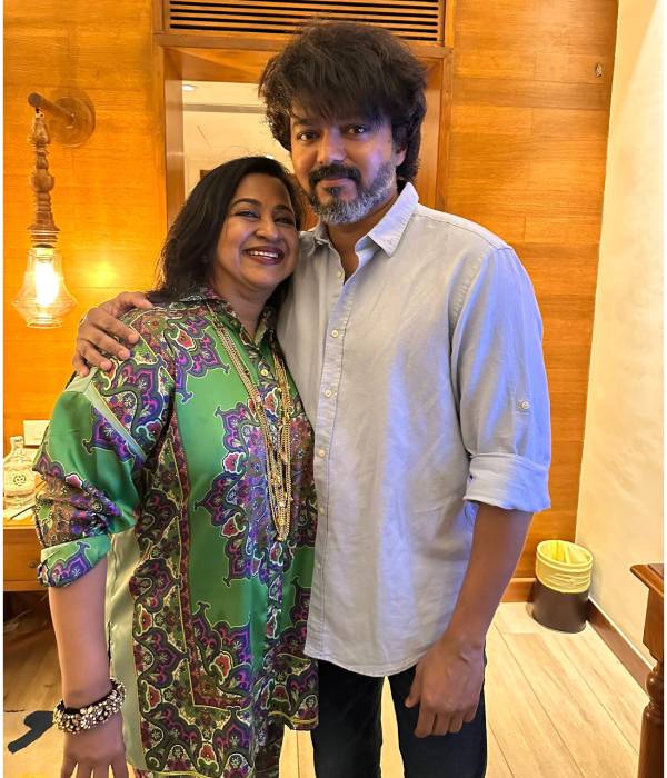 சரத்குமார் ராதிகாவுடன் 