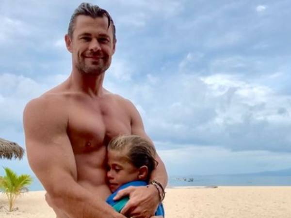 மனைவியும் மாஸ் காட்டுறாங்க மனைவியும் மாஸ் காட்டுறாங்க