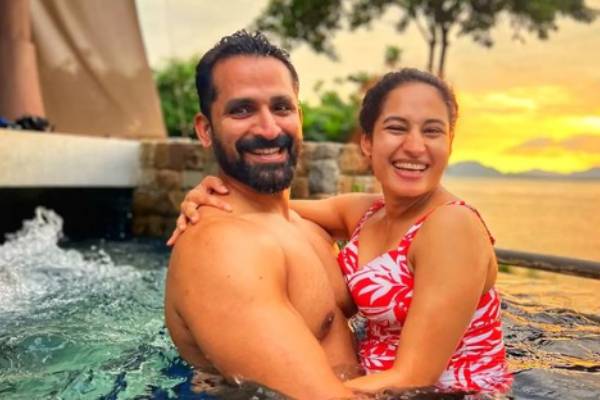 குட் நியூஸ் சொன்ன தம்பதியினர்