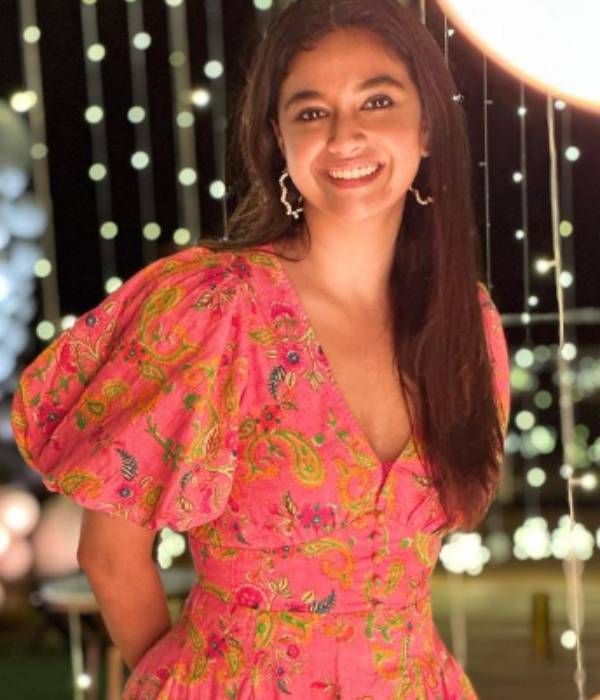 ரிசார்ட் ஓனருடன் காதலா?