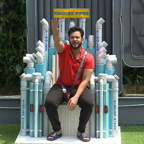 மணிகண்டன் வெளியேறினார் மணிகண்டன் வெளியேறினார்