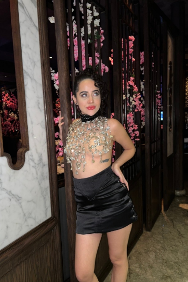 டாப்லெஸ்ஸாக வெளியேவும் 