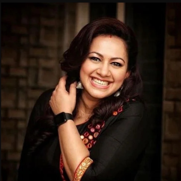 தொகுப்பாளினி அர்சசனா