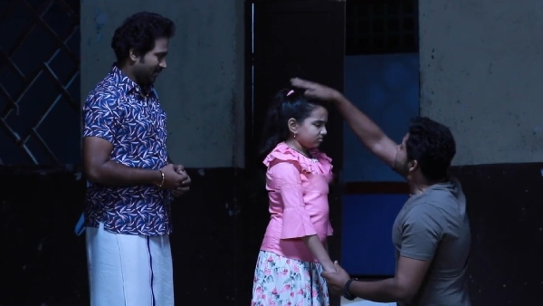 அப்பாவுடன் இருக்க விரும்பும் லட்சுமி அப்பாவுடன் இருக்க விரும்பும் லட்சுமி