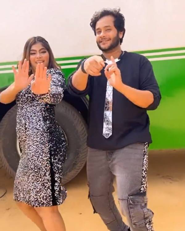 அடுத்த ஷிவானியா 