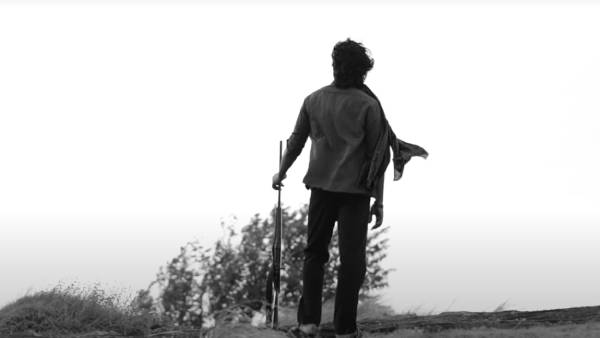  தனுஷின் மாஸ் லுக்