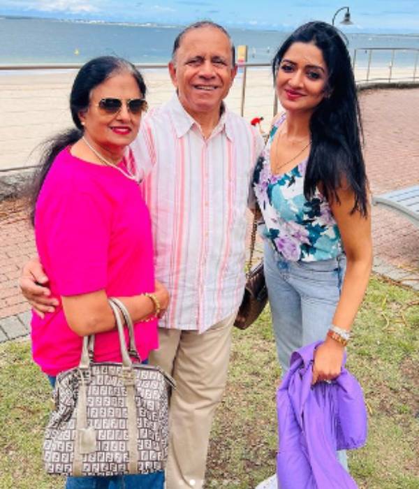 விமலா ராமன் -வினய் காதல்? 