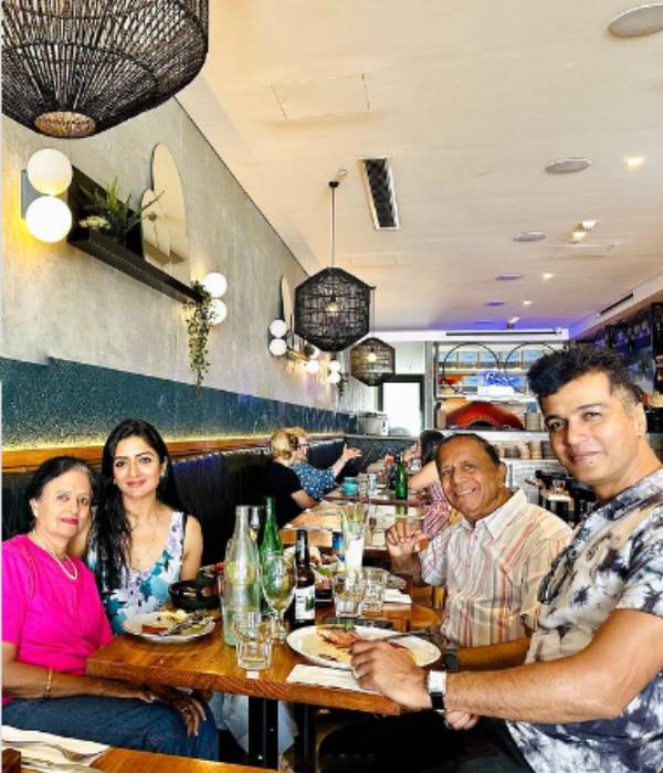 குடும்பம் என போஸ்ட் 