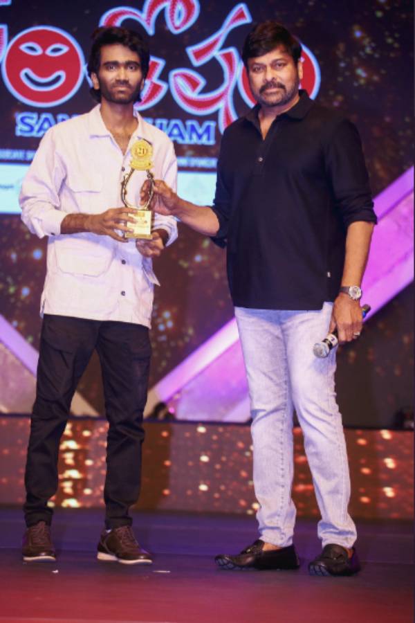 இயக்குநருக்கு விருது இயக்குநருக்கு விருது