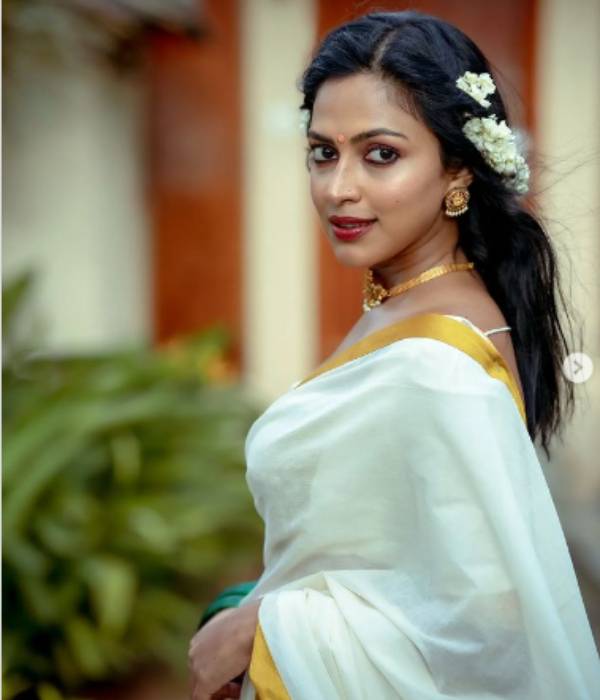 நடிகை அமலா பால்