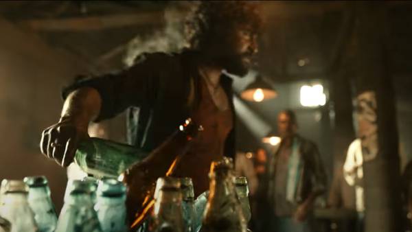 வாயில் பீடி, கையில் சரக்கு