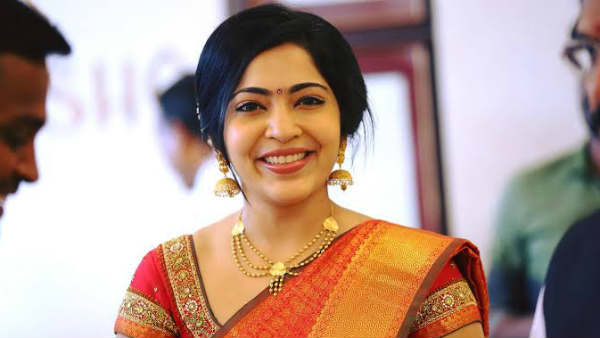 பிரபல விஜே ரம்யா 