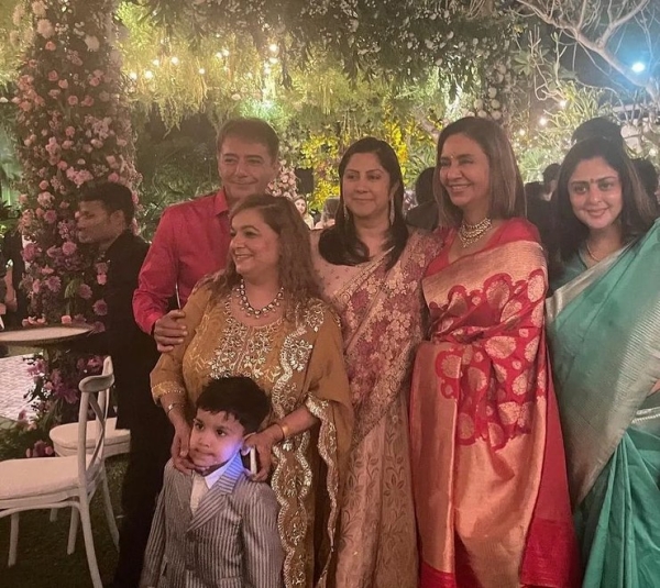 அக்கா நக்மாவுடன் 