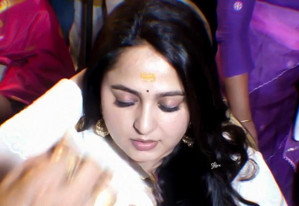 பெங்களூரு கோயிலில் வழிபாடு பெங்களூரு கோயிலில் வழிபாடு