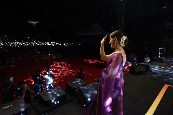 அரசு பள்ளிகளை தத்தெடுத்து 