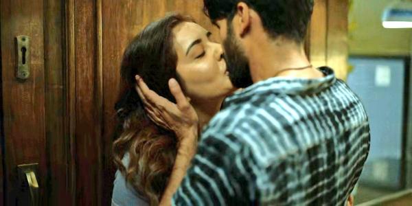 லிப் லாக் காட்சி 