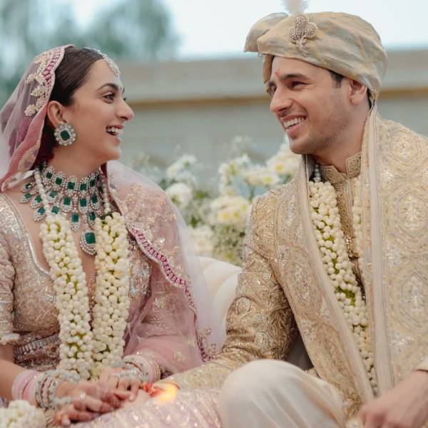 பிங்க் நிற திருமண உடை