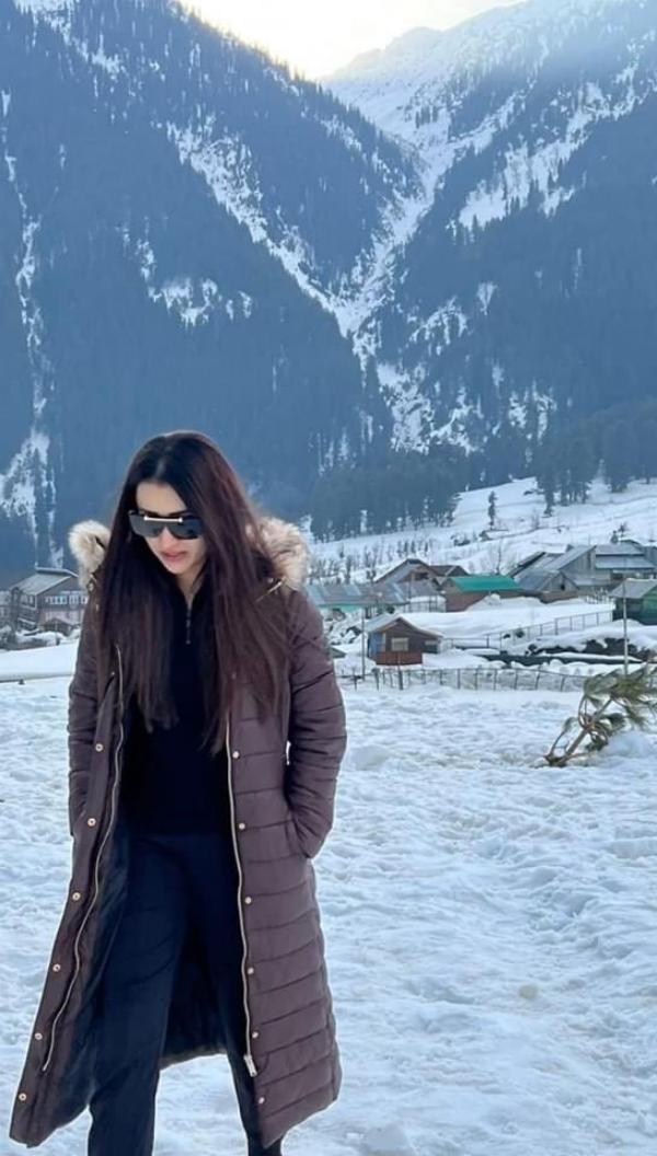 த்ரிஷா சூட்டிங் ஸ்பாட் புகைப்படங்கள் 