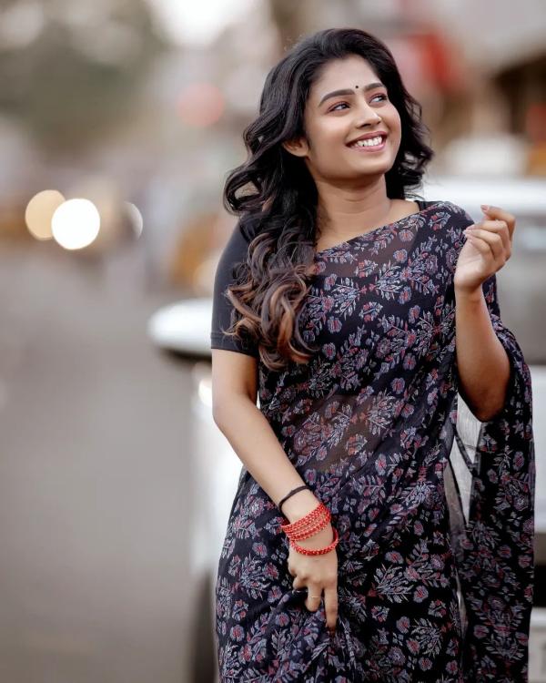 ஆப்பிள் பெண்ணே நீ யாரோ