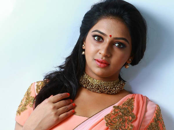 சந்திரமுகி 2 படத்தில் லட்சுமி மேனன் சந்திரமுகி 2 படத்தில் லட்சுமி மேனன்