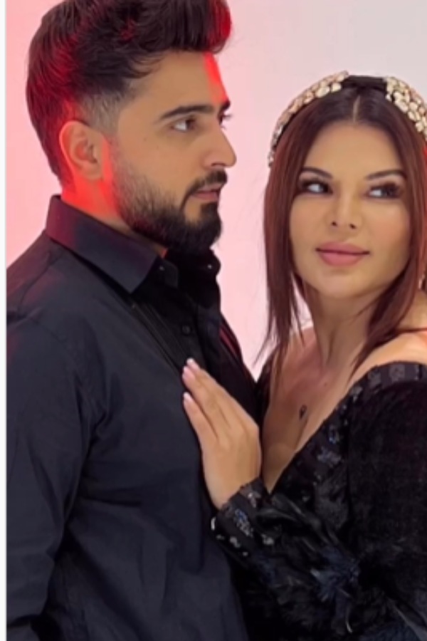 என்னை தாக்கினார்