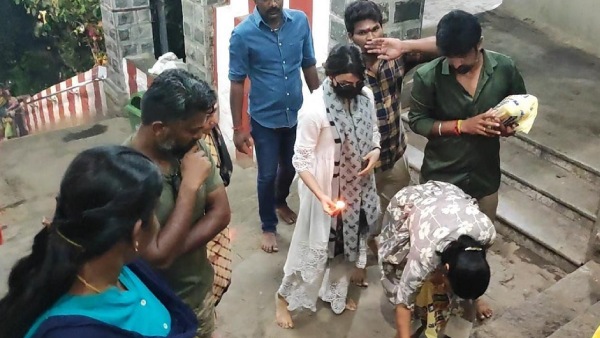 பழனிக்கு சென்ற சமந்தா பழனிக்கு சென்ற சமந்தா