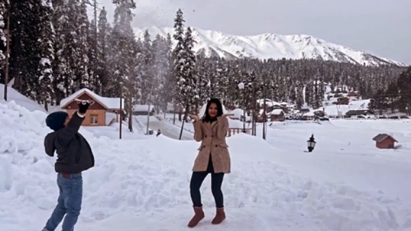 பனியில் விளையாடும் வீடியோ 