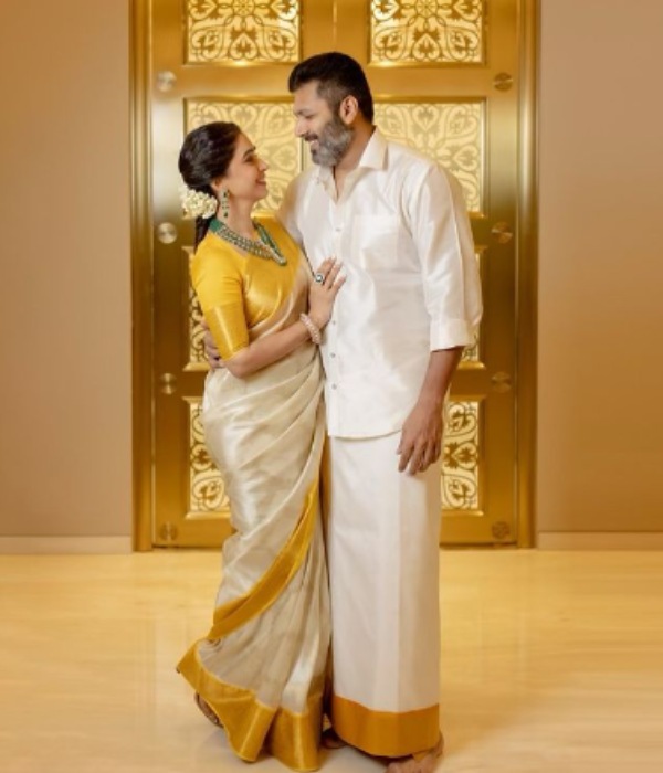 மனைவி ஆர்த்தியுடன் 