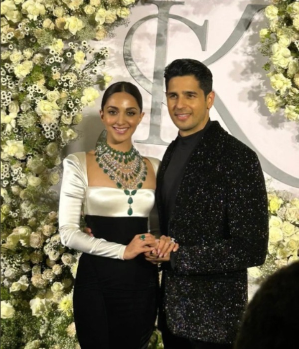 வாழ்த்திய பிரபலங்கள்