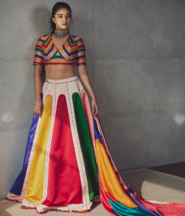 கலர்கலரான உடை 