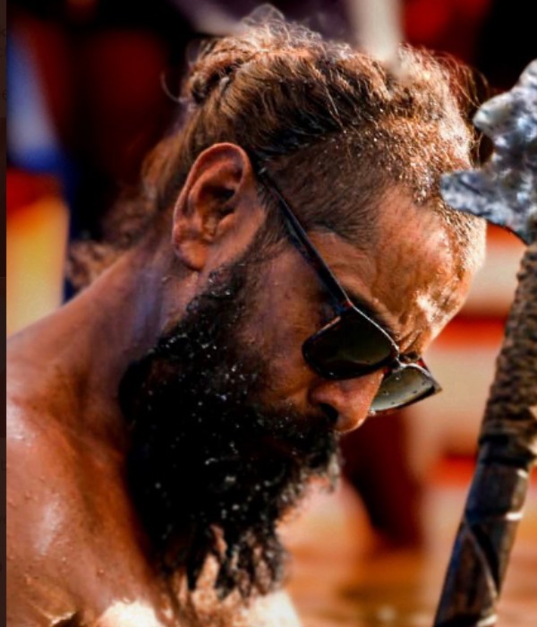 வித்தியாசமான கெட்டப் 