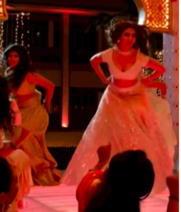 பூஜா ஹெக்டேவின் நடனம் 