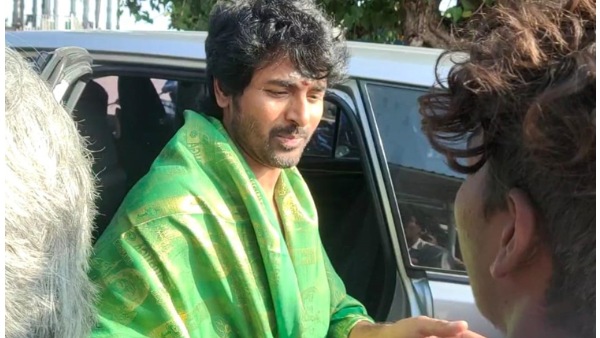 எஸ்கேவின் சிறப்பு தரிசனம் எஸ்கேவின் சிறப்பு தரிசனம்