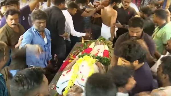 மயில்சாமி உடல் தகனம் 