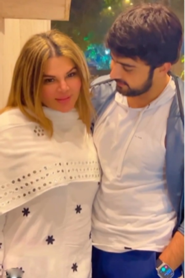 நடிகை ராக்கி சாவந்த்