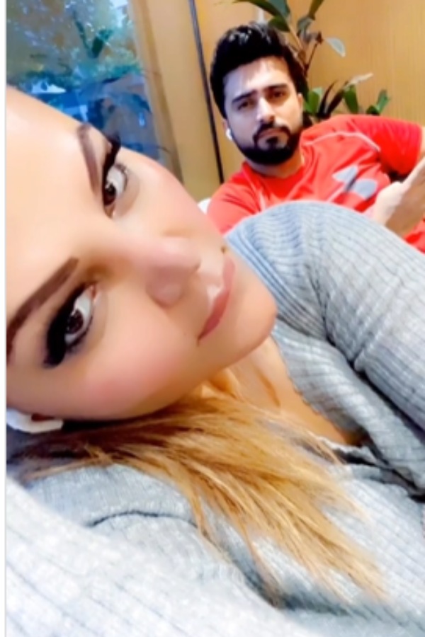 நிர்வாண வீடியோவை விற்றார்