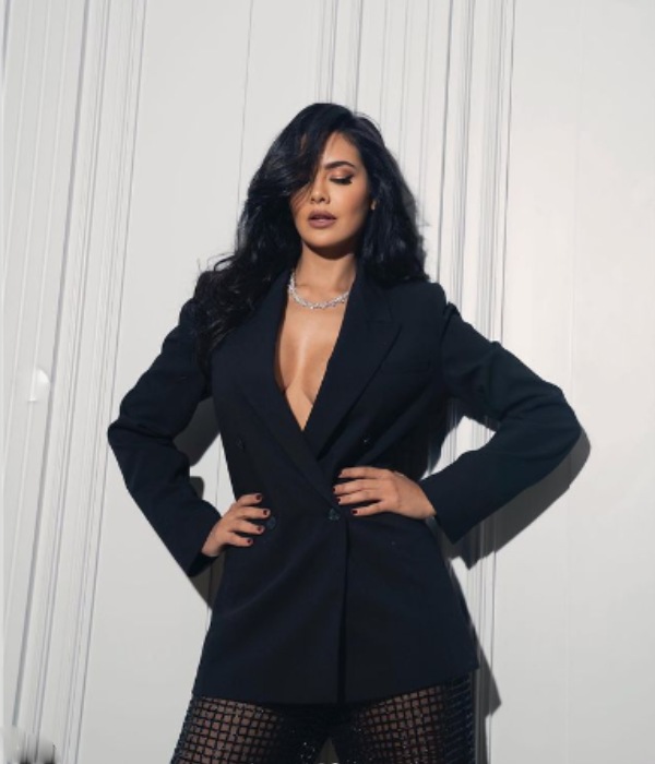 ஜூம் பண்ணும் ரசிகர்கள் 