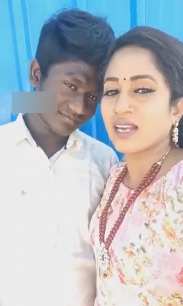 மகனுடன் தாமரை சந்திப்பு 