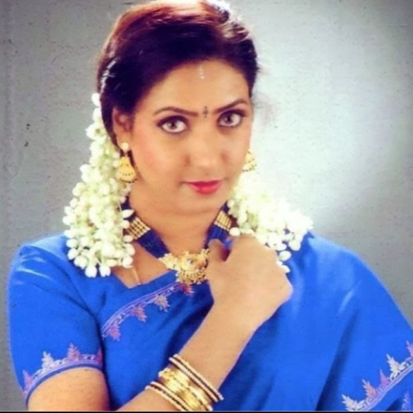 நடிகை ஆமனி