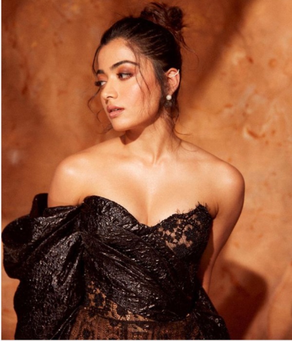 படு கவர்ச்சியான உடை படு கவர்ச்சியான உடை