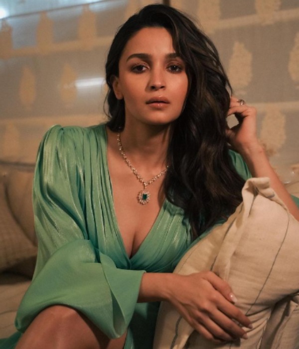 கவுன் விலை இவ்வளவா 