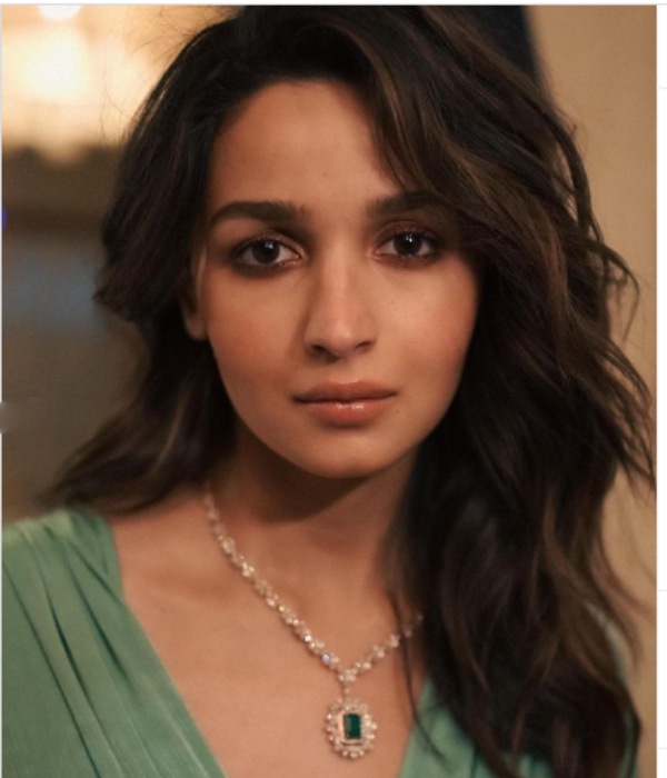 வொண்டர் உமன் உடன் இணைந்து 