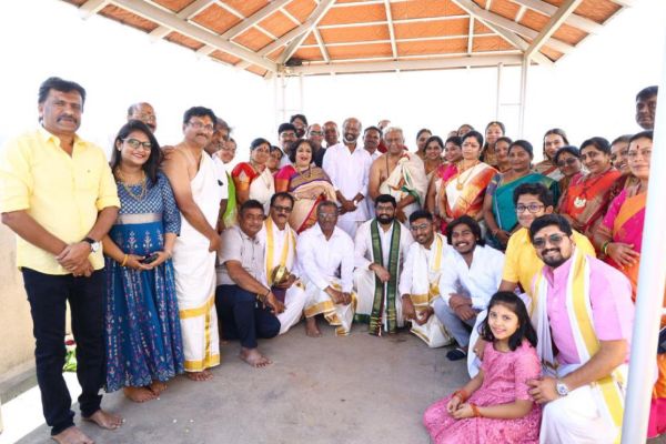  குடும்பத்தினர் மகிழ்ச்சி