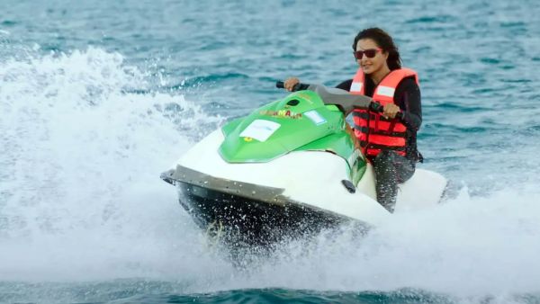 வலிமையில் சறுக்கிய கூட்டணி 