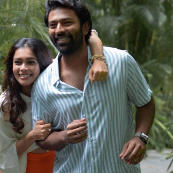 நடனப்பள்ளி நடத்தும் தம்பதி நடனப்பள்ளி நடத்தும் தம்பதி